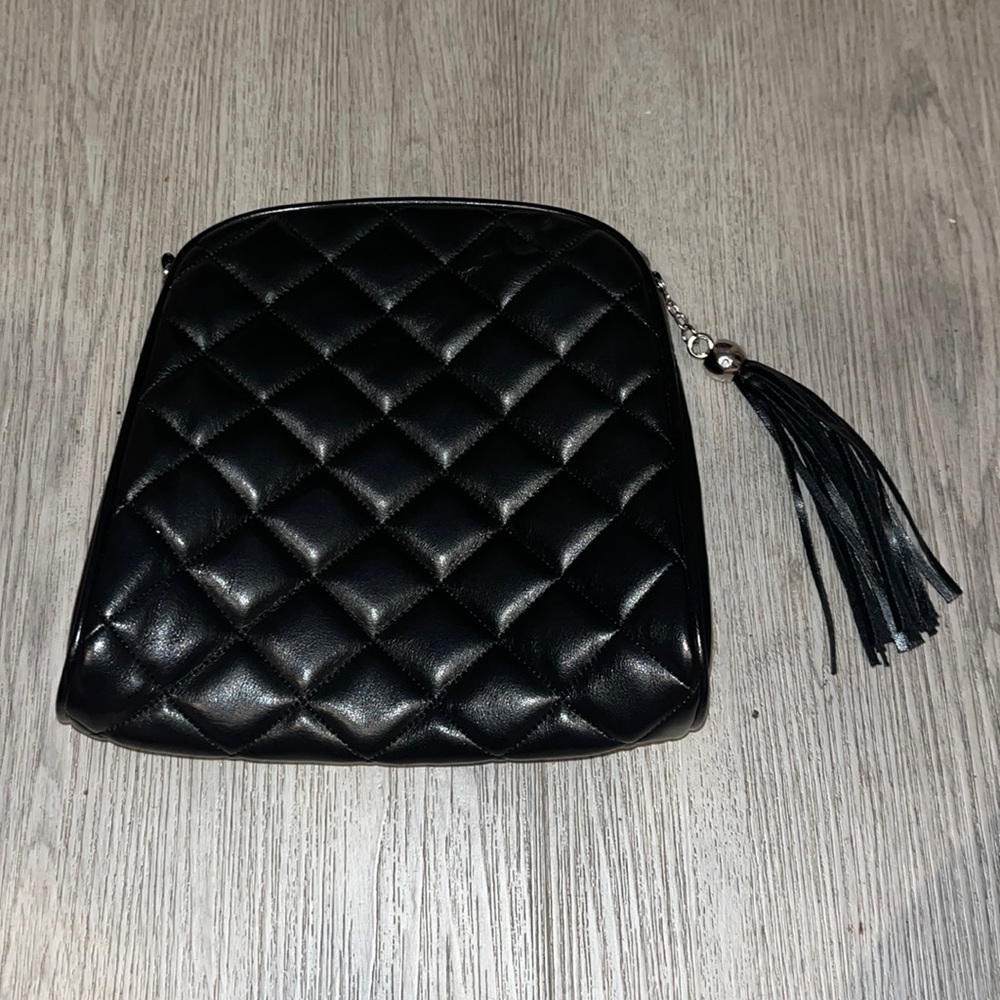Good condition vintage makeup bag or can be a purse